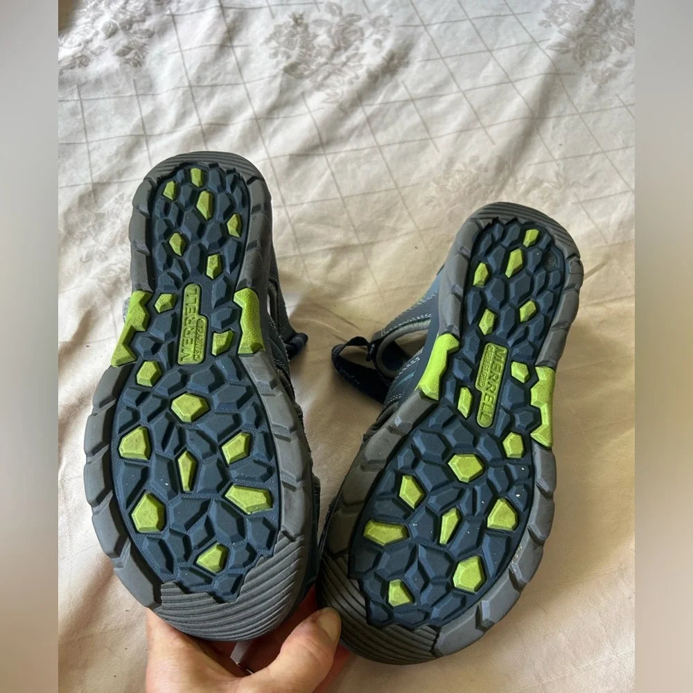 Merrill Boy’s Hydro Hiker Sandal (MY53375). Size Youth 5W. Navy/lime green.